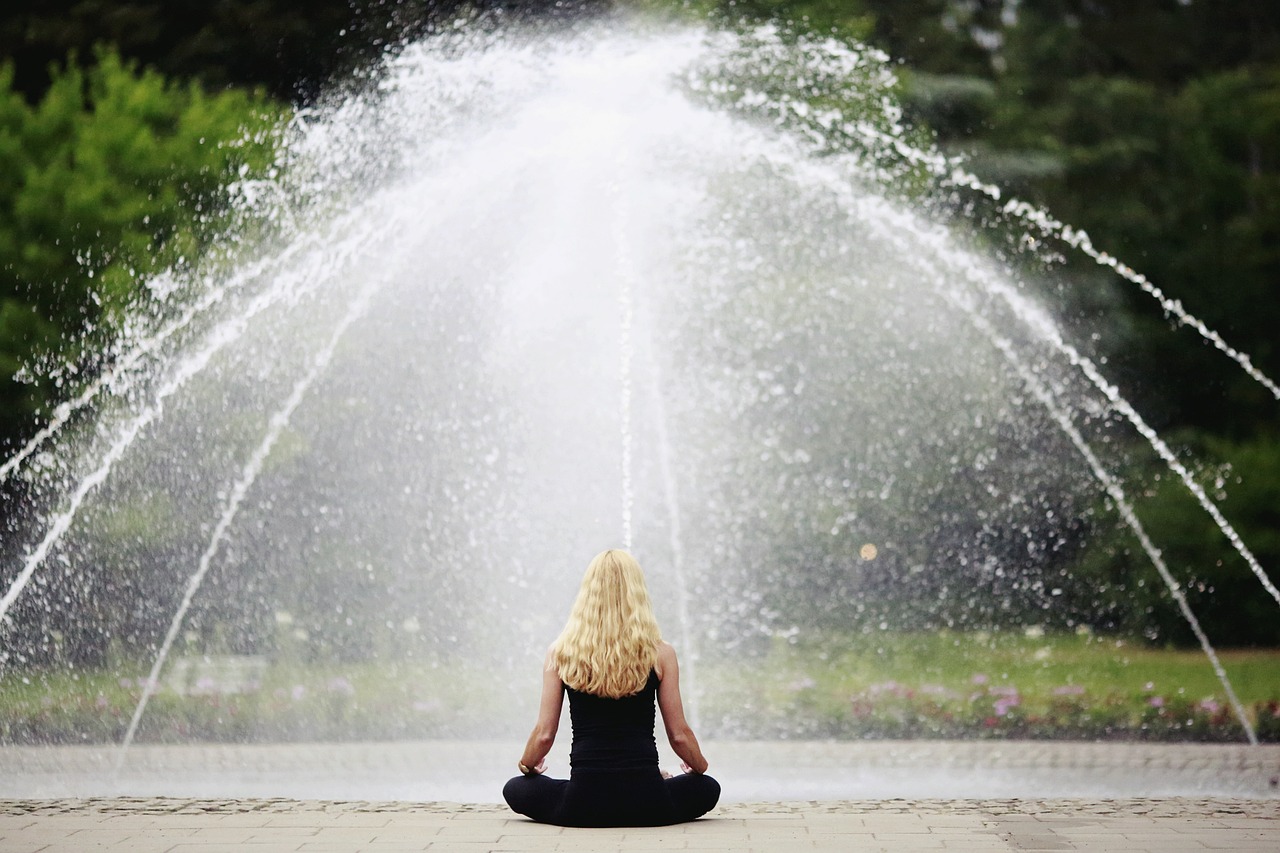 découvrez la pratique de la mindfulness, une technique de méditation qui vous aide à vivre pleinement le moment présent, réduire le stress et améliorer votre bien-être mental. apprenez des exercices simples et des conseils pour intégrer la pleine conscience dans votre quotidien.