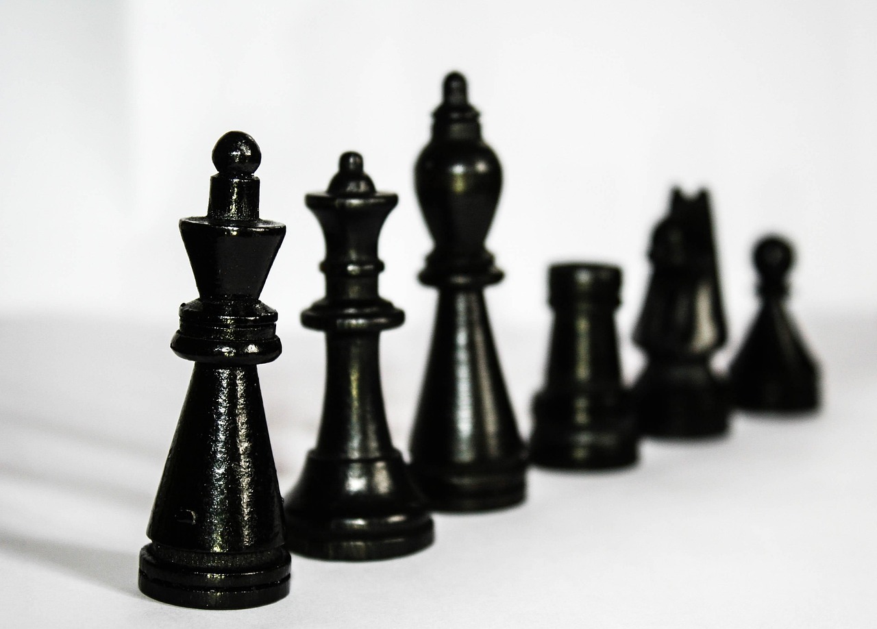 découvrez la hiérarchie des besoins de maslow, un modèle psychologique qui illustre les motivations humaines. explorez les niveaux fondamentaux, allant des besoins physiologiques aux aspirations d'épanouissement personnel, et comprenez comment cette théorie impacte la psychologie, la sociologie et le développement personnel.