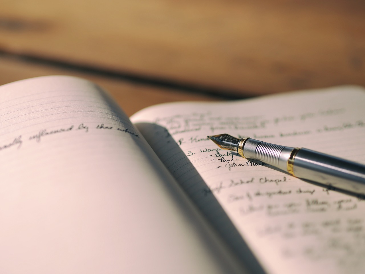 découvrez les bienfaits d'un journal de gratitude pour transformer votre quotidien. apprenez à cultiver la positivité et à apprécier les petites choses de la vie grâce à des exercices simples et inspirants.