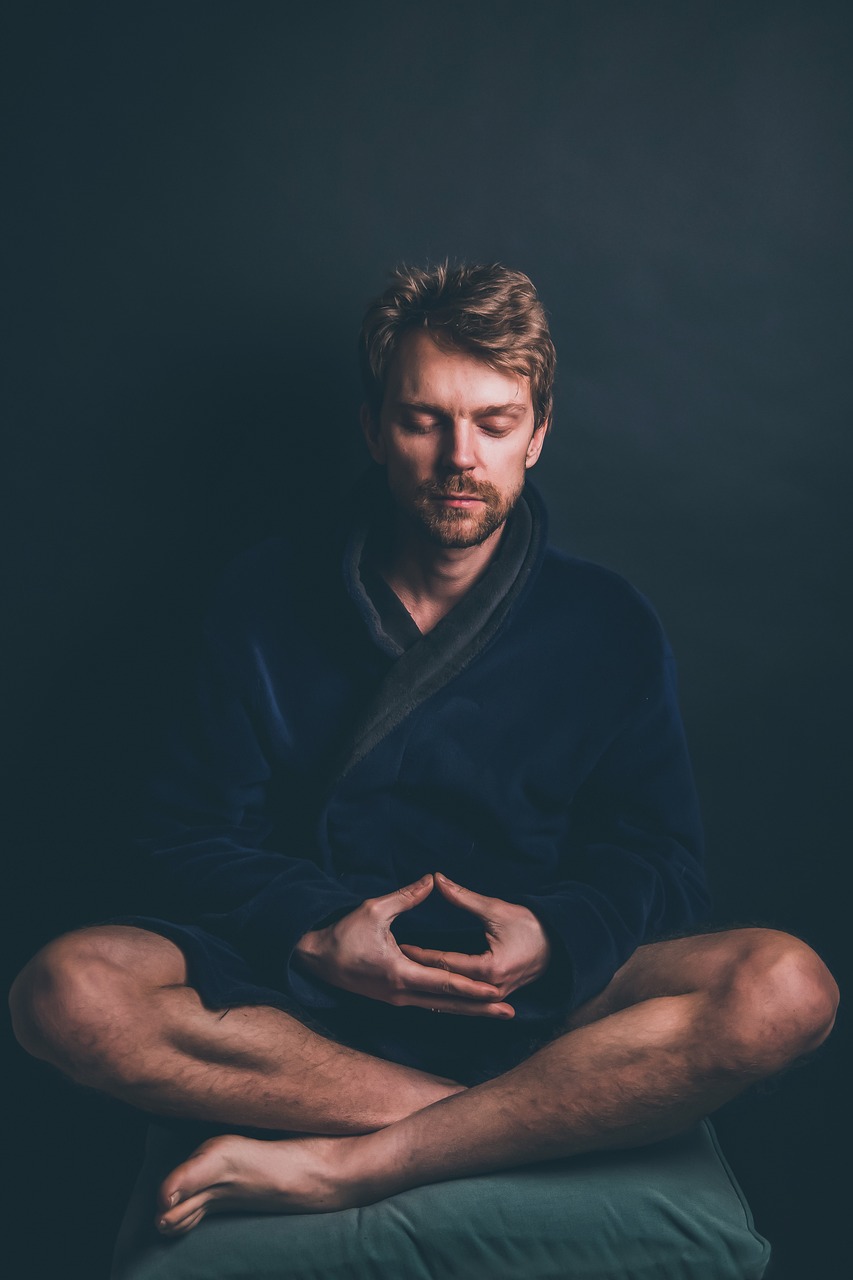 découvrez les bienfaits de la mindfulness pour apaiser votre esprit et améliorer votre bien-être au quotidien. apprenez des techniques de pleine conscience pour vivre l'instant présent et réduire le stress.