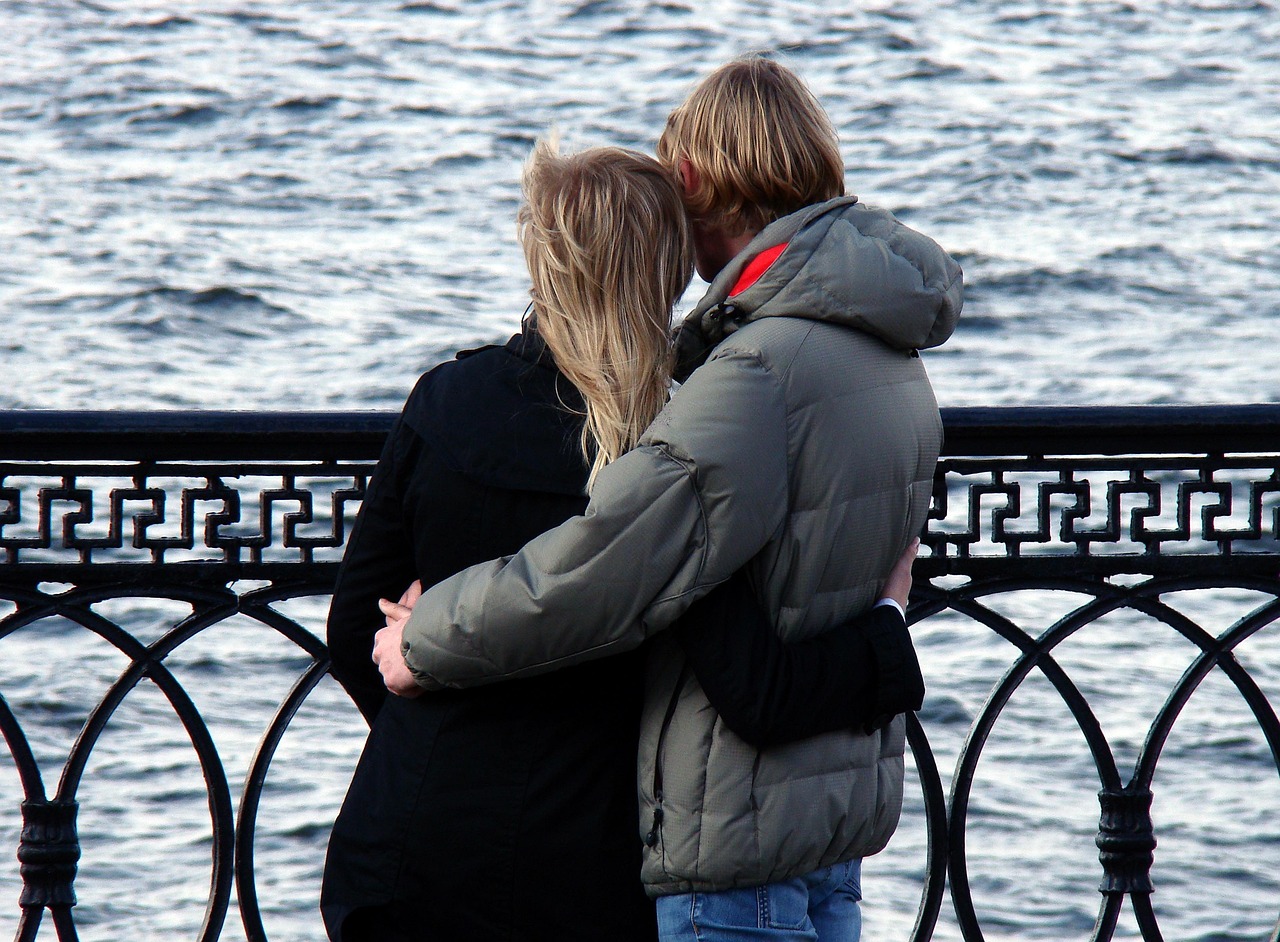 découvrez les différentes facettes des relations humaines, de l'amitié aux romances passionnées, et apprenez à renforcer vos liens grâce à des conseils pratiques et des réflexions profondes sur l'amour et l'engagement.